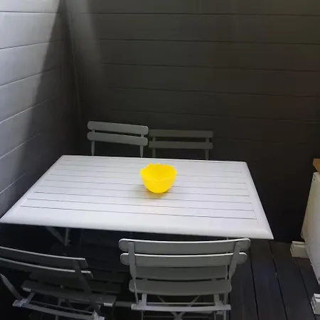 First Floor Fully Renovated Lejlighed *