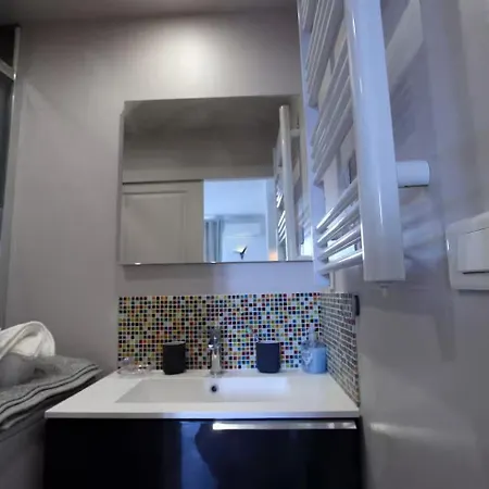 アパート First Floor Fully Renovated *