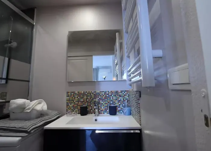 公寓 First Floor Fully Renovated *